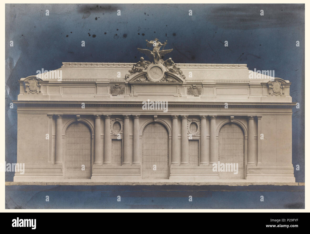 . Anglais : Photographie, modèle de façade sud de Grand Central Terminal, 1910 . French : Photo du modèle en plâtre de la façade de Grand Central Terminal, New York, qui donne au sud sur l'Avenue du Parc. . 1910 Photographie 223, modèle de façade sud de Grand Central Terminal, 1910 (CH) 18570267 Banque D'Images