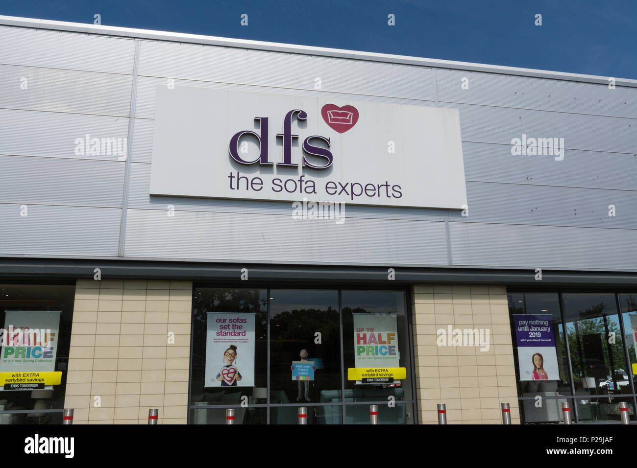 DFS, le canapé-experts, l'extérieur du magasin avec signe, UK Banque D'Images