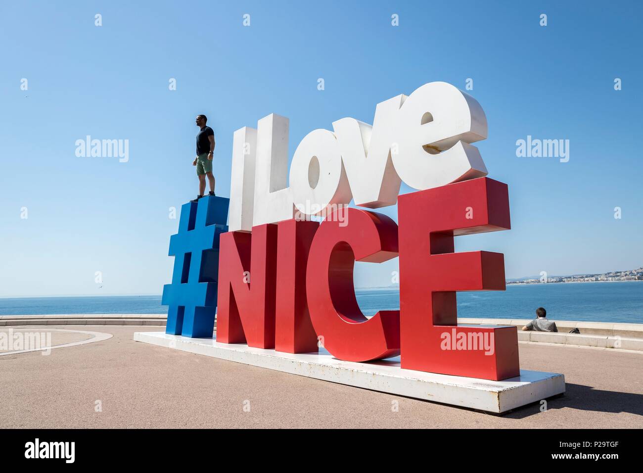 France, Alpes Maritimes, Nice, la Baie des Anges, le ILoveNice # , une œuvre insgtalled sur l'esplanade de Rauba Capeù, au pied de la colline du Château Banque D'Images