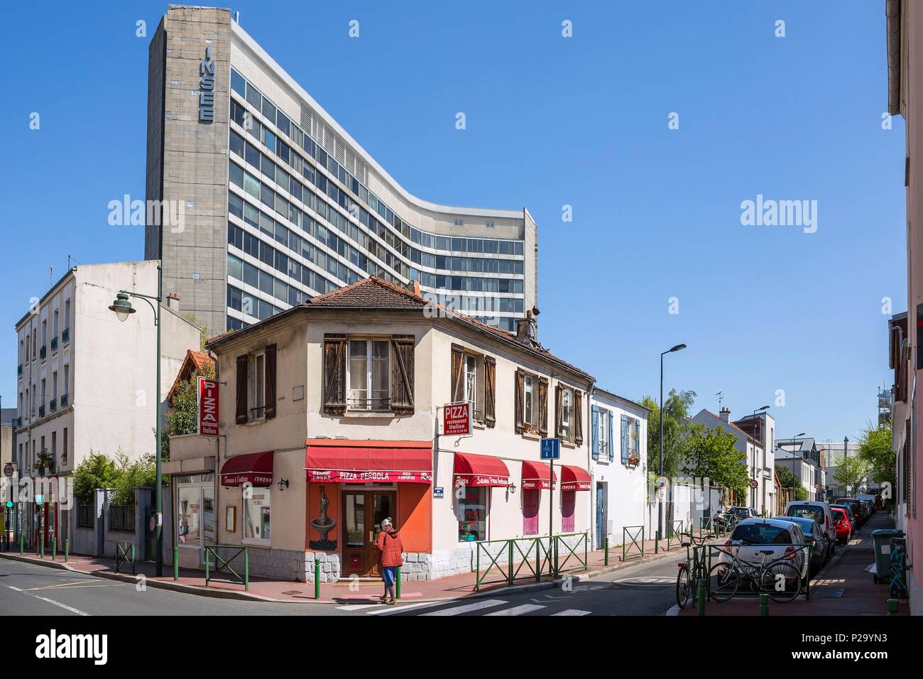 France Hauts de Seine, Paris, Larousse et coin de rue Rouget de Lisle Photo  Stock - Alamy