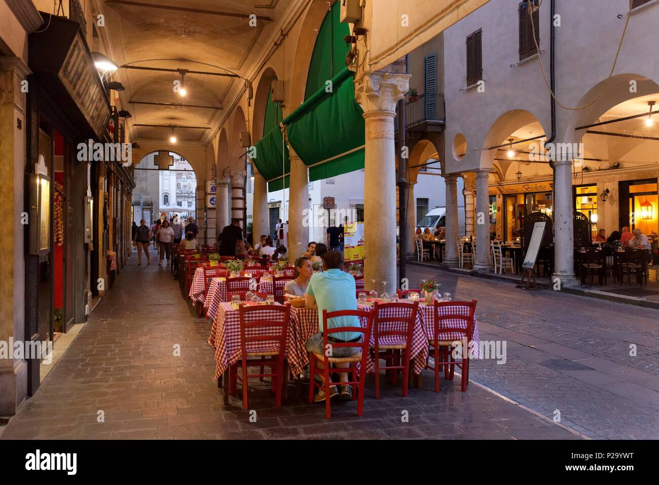 L'Italie, Lombardie, Mantoue (Mantova), classée au Patrimoine Mondial de l'UNESCO, Via Broletto Banque D'Images