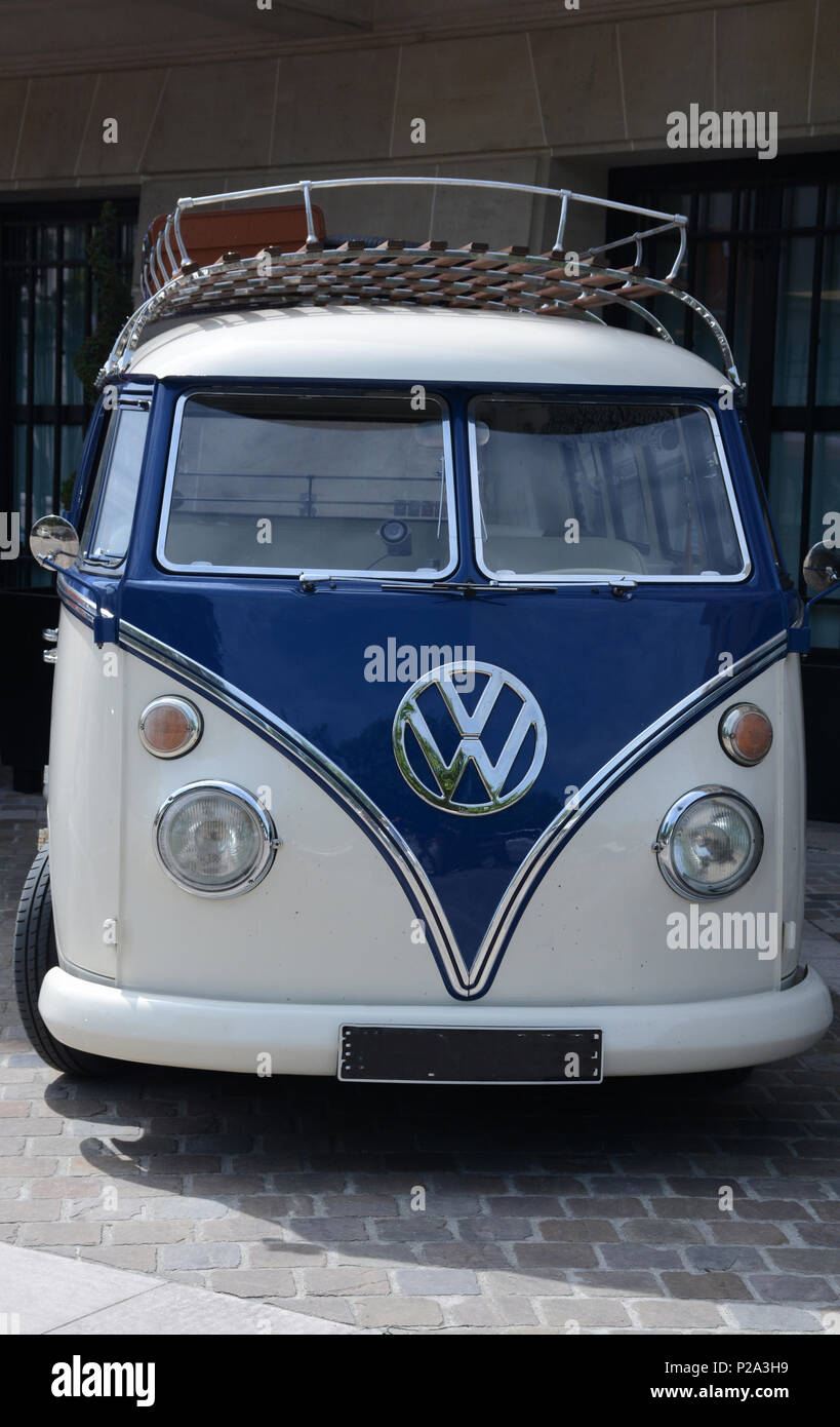 Vieux Van Volkswagen combi, Epernay, France Banque D'Images