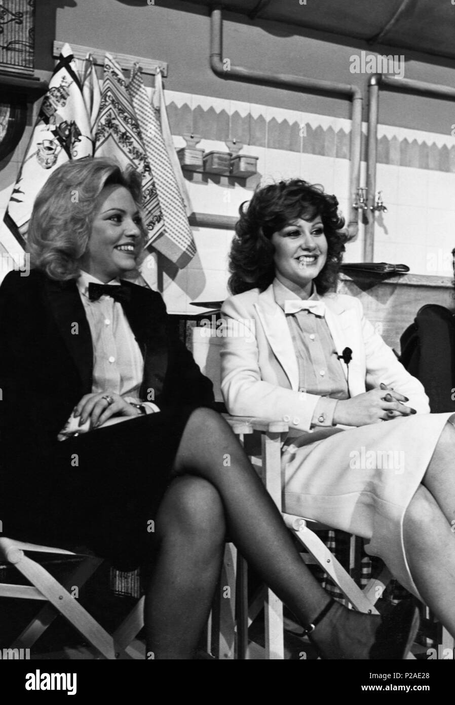 Titre original : ding-dong-TV. Titre en anglais : ding-dong. Directeur de film : JOSE ANTONIO PLAZA. Année : 1980. Stars : MAYRA GOMEZ KEMP ; MARIA KOSTY. Credit : TELEVISION ESPAÑOLA / Album Banque D'Images