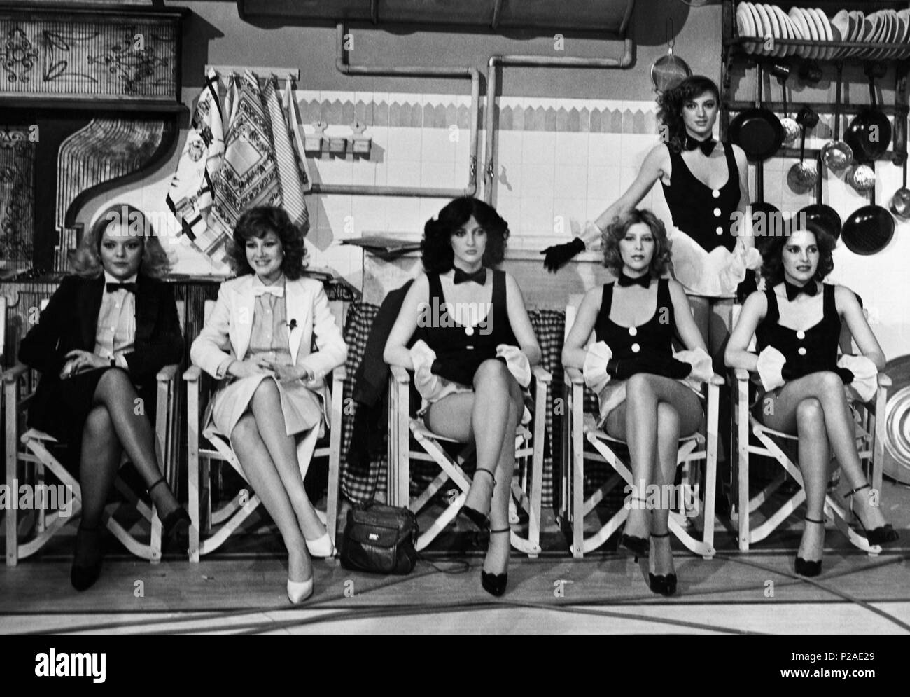 Titre original : ding-dong-TV. Titre en anglais : ding-dong. Directeur de film : JOSE ANTONIO PLAZA. Année : 1980. Stars : MAYRA GOMEZ KEMP ; MARIA KOSTY. Credit : TELEVISION ESPAÑOLA / Album Banque D'Images