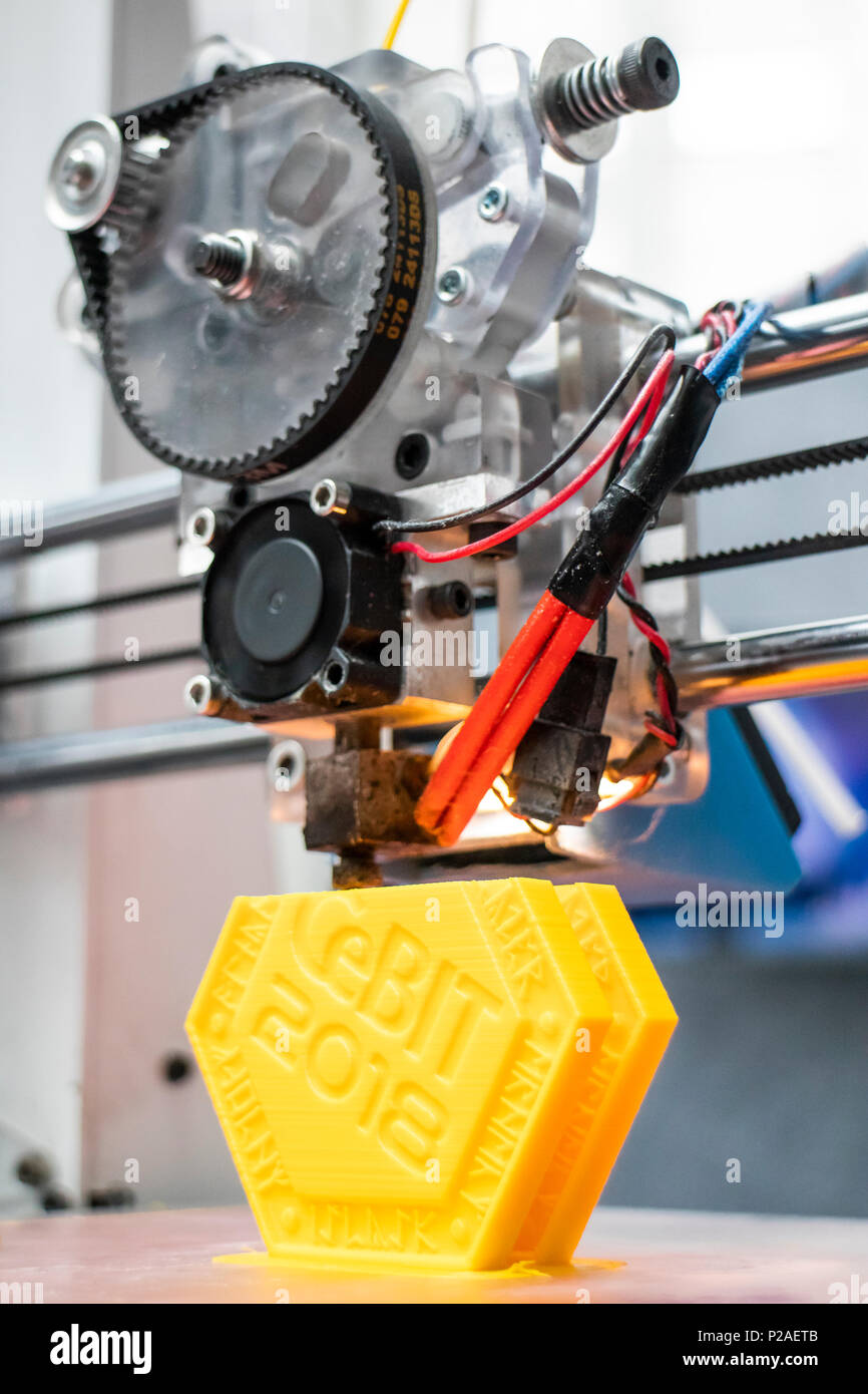 Hanovre, Allemagne. 13th juin 2018. 3D-imprimante fait CEBIT 2018 objet, au stand de la région polonaise Basse Silésie. CEBIT 2018, International Computer expo et le Festival des affaires d'Europe pour l'innovation et la numérisation: Crédit: Christian Lademann / LademannMedia Banque D'Images