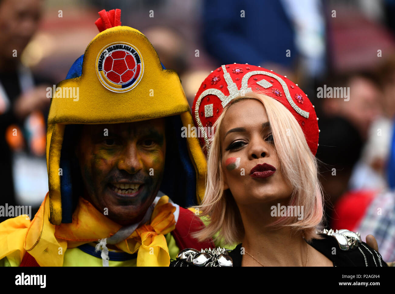 Stade Luzhniki, Moscou, Russie. 14 Juin, 2018. Coupe du Monde FIFA Football 2018, Groupe A, la Russie par rapport à l'Arabie Saoudite ; russe et les fans mexicains déguisés : Action Crédit Plus Sport/Alamy Live News Banque D'Images