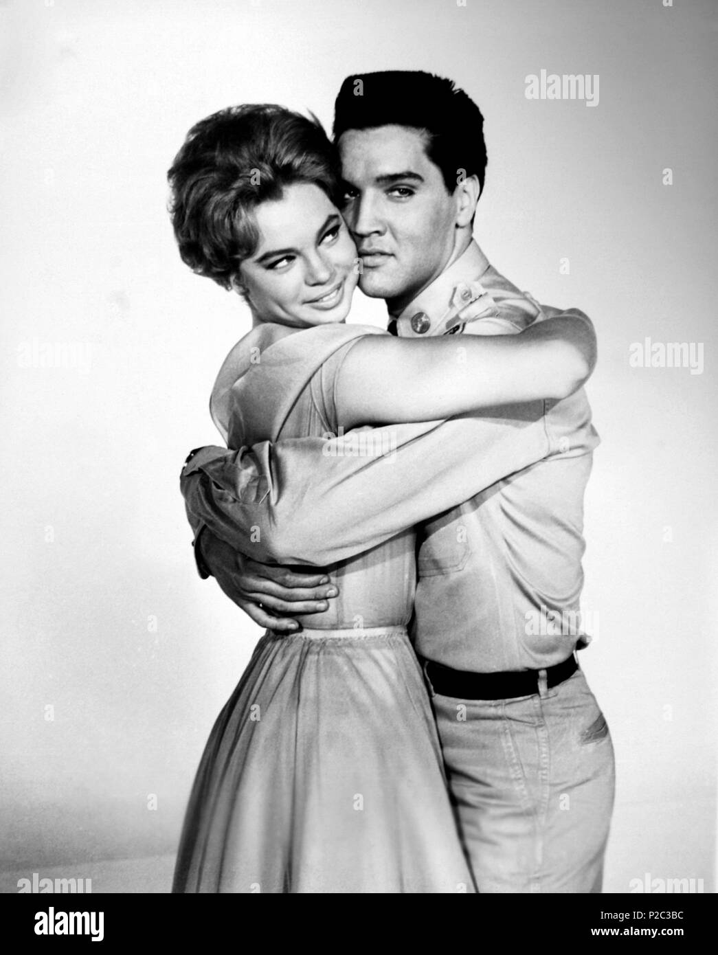 Titre original : G. I. BLUES. Titre en anglais : G. I. BLUES. Directeur : NORMAN TAUROG Film. Année : 1960. Stars : ELVIS PRESLEY, JULIET PROWSE. Credit : PARAMOUNT PICTURES / Album Banque D'Images