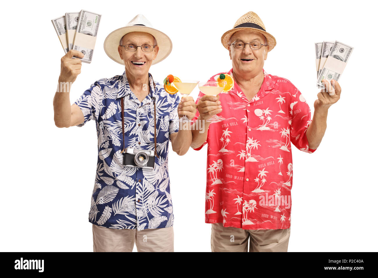 Personnes âgées touristes avec des cocktails et de l'argent offres packagées isolé sur fond blanc Banque D'Images
