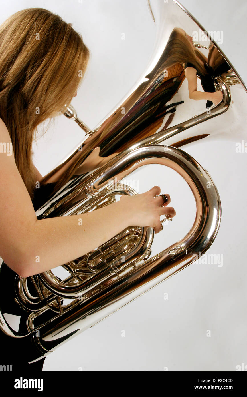 Tuba en position de jeu Banque D'Images