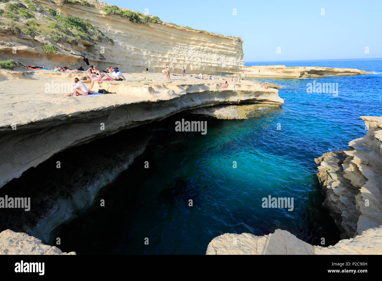 La piscine, piscine naturelle, ville Marsaxlokk, Delimara Point, au sud-ouest de Malte. Banque D'Images