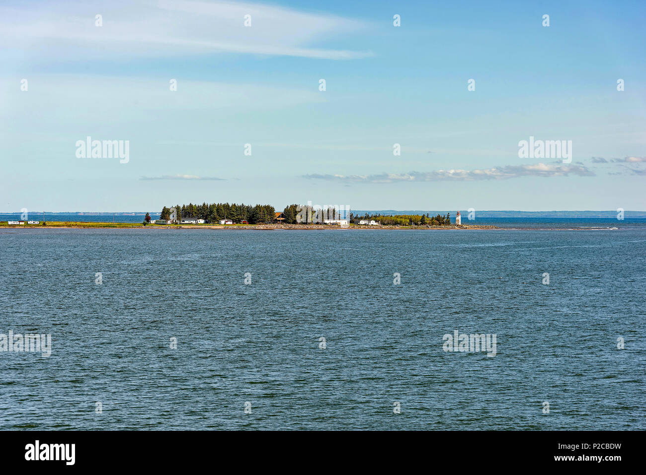 Le Caribou Island et phare de la Confédération et ferry, en Nouvelle-Écosse, Canada. Banque D'Images