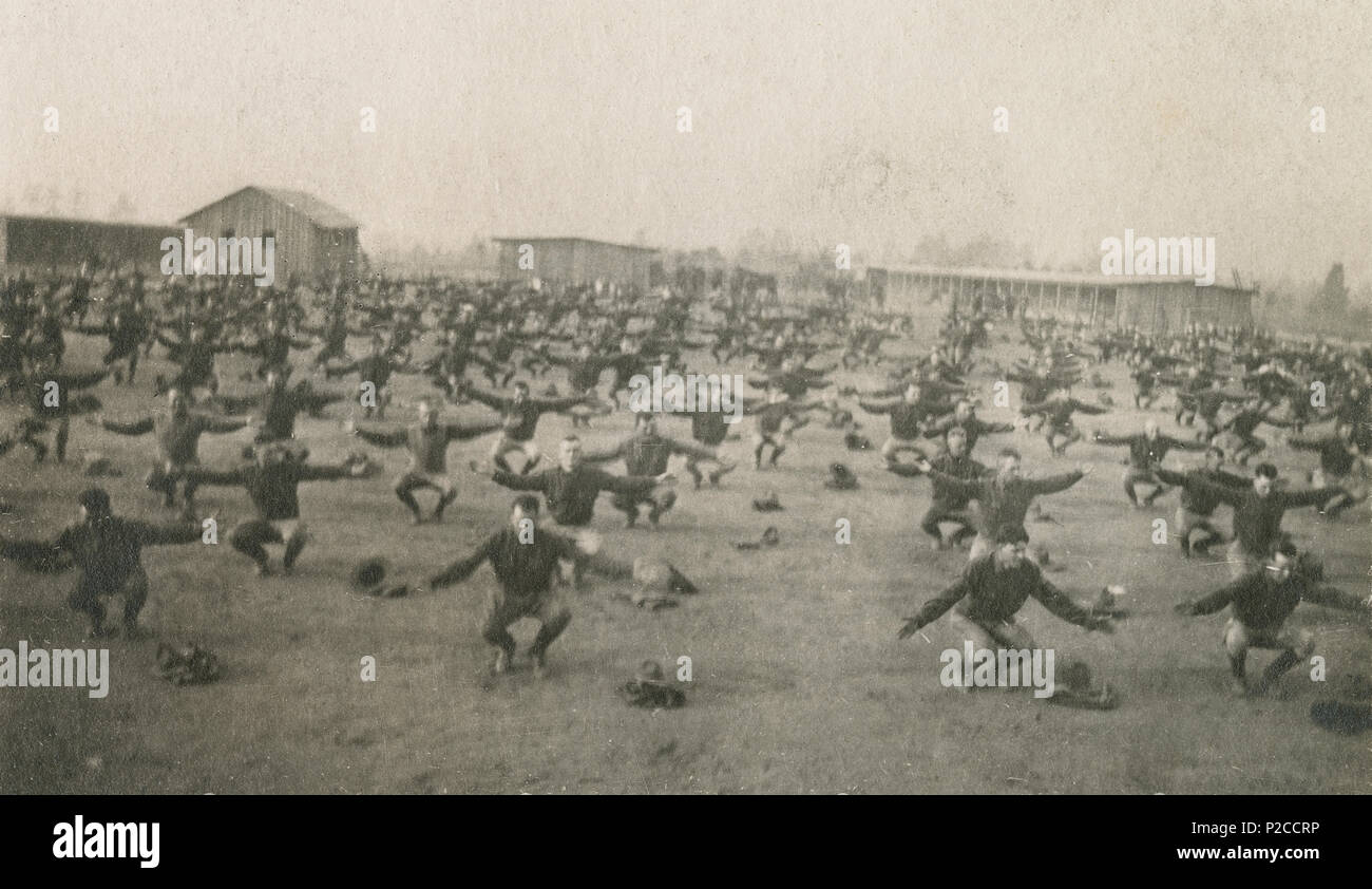 1917 anciens soldats, photographie de l'exercice à Camp Hancock en Géorgie. Camp Hancock près de Augusta, Géorgie était un cantonnement militaire qui a été ouvert au cours de la Première Guerre mondiale. Il inclus un aérodrome et il servit de base pour une unité de réserve. SOURCE : photographie originale Banque D'Images
