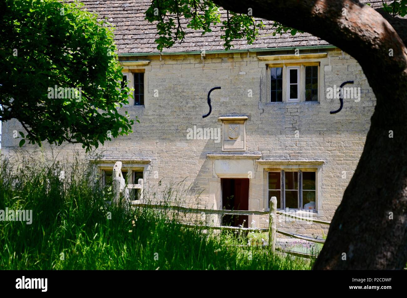 Extérieur de Woolsthorpe Manor, Lincolnshire, lieu de naissance et l'accueil du scientifique et mathématicien Sir Isaac Newton. Banque D'Images