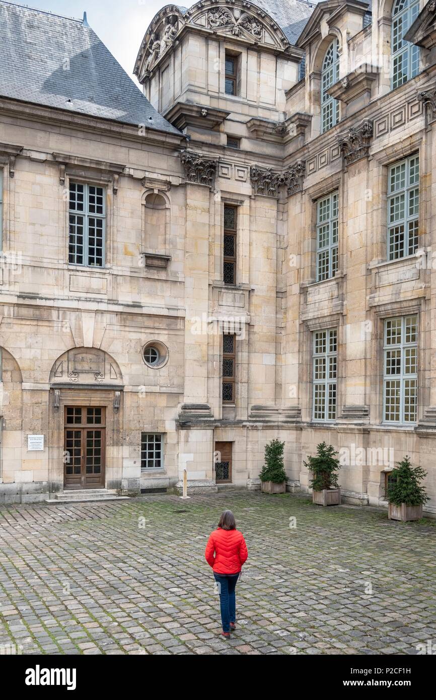 France, Paris, Bibliothèque historique de la Ville de Paris ou BHVP, bibliothèque publique spécialisée dans l'histoire de la ville de Paris, fondé en 1871 et situé depuis 1969 dans l'hôtel Lamoignon (16ème siècle) Banque D'Images