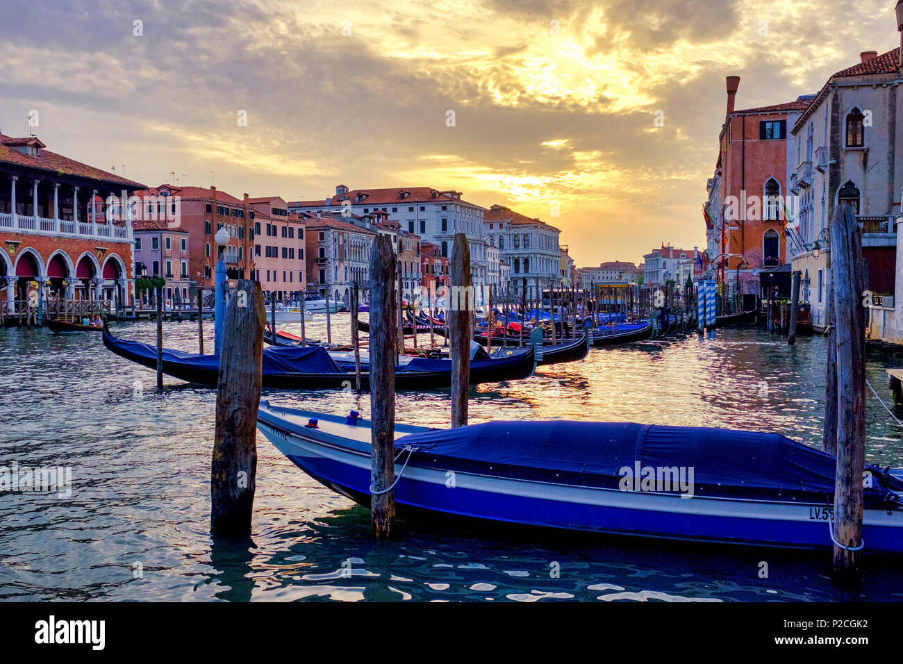 Coucher du soleil dans le Grand Canal, Venise, Italie Banque D'Images