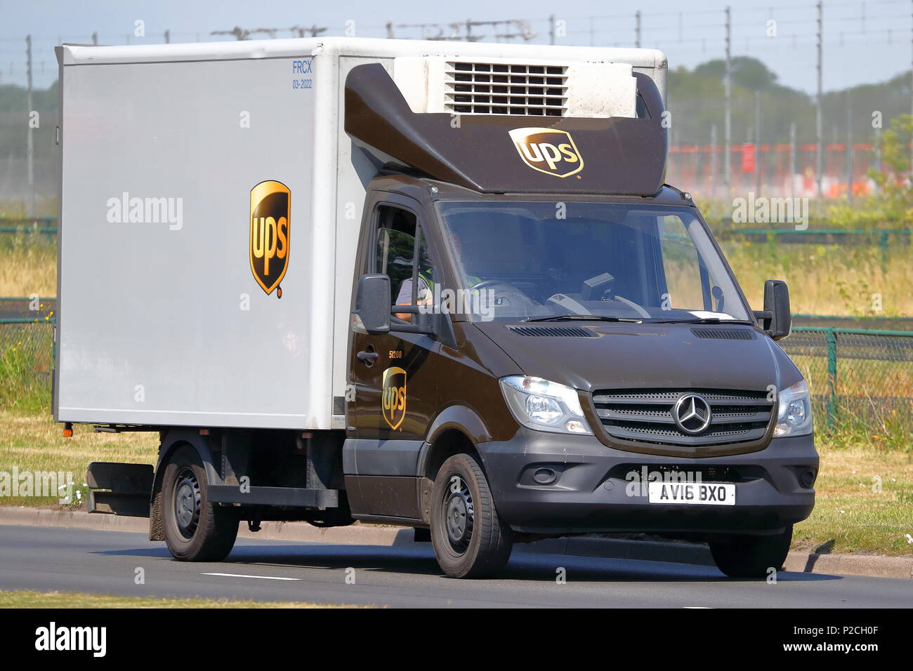 UPS van près de l'aéroport Heathrow de Londres, UK Banque D'Images