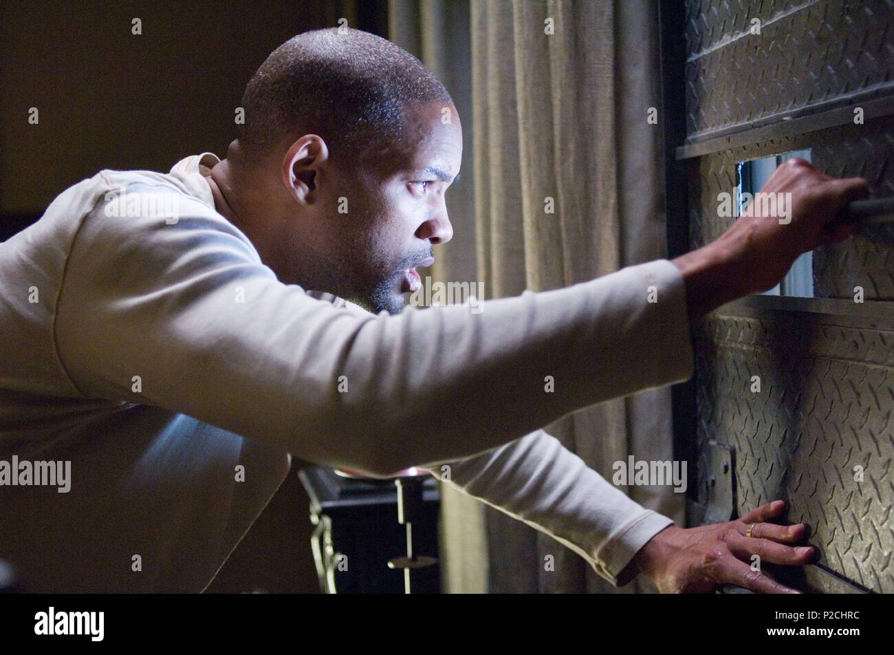 Titre original : I Am Legend. Titre en anglais : JE SUIS UNE LÉGENDE. Directeur de film : Francis Lawrence. Année : 2007. Stars : Will Smith. Credit : WARNER BROS. PICT./Village Roadshow. PICT/WEED ROAD/ PICT / WETCHER, BARRY / Album Banque D'Images