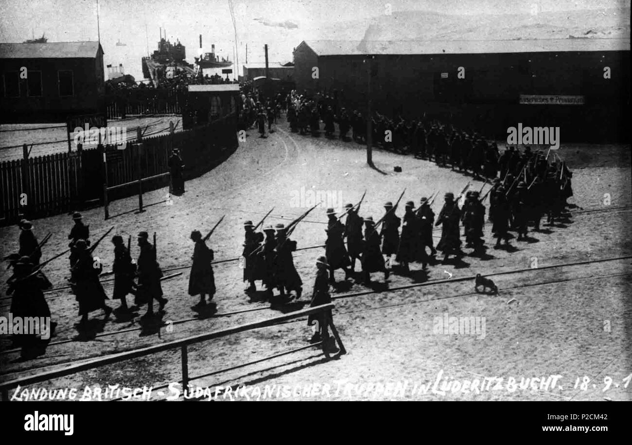 . Anglais : troupes sud-africaines l'atterrissage à Luderitz au début de la Première Guerre mondiale Deutsch : Südafrikanische Truppen landen en Luderitz zu Beginn des Ersten Weltkriegs . 18 septembre 1914. Deutsche Kolonialgesellschaft (DKG) 52 soldats sud-africains Luederitzbucht1914 Banque D'Images