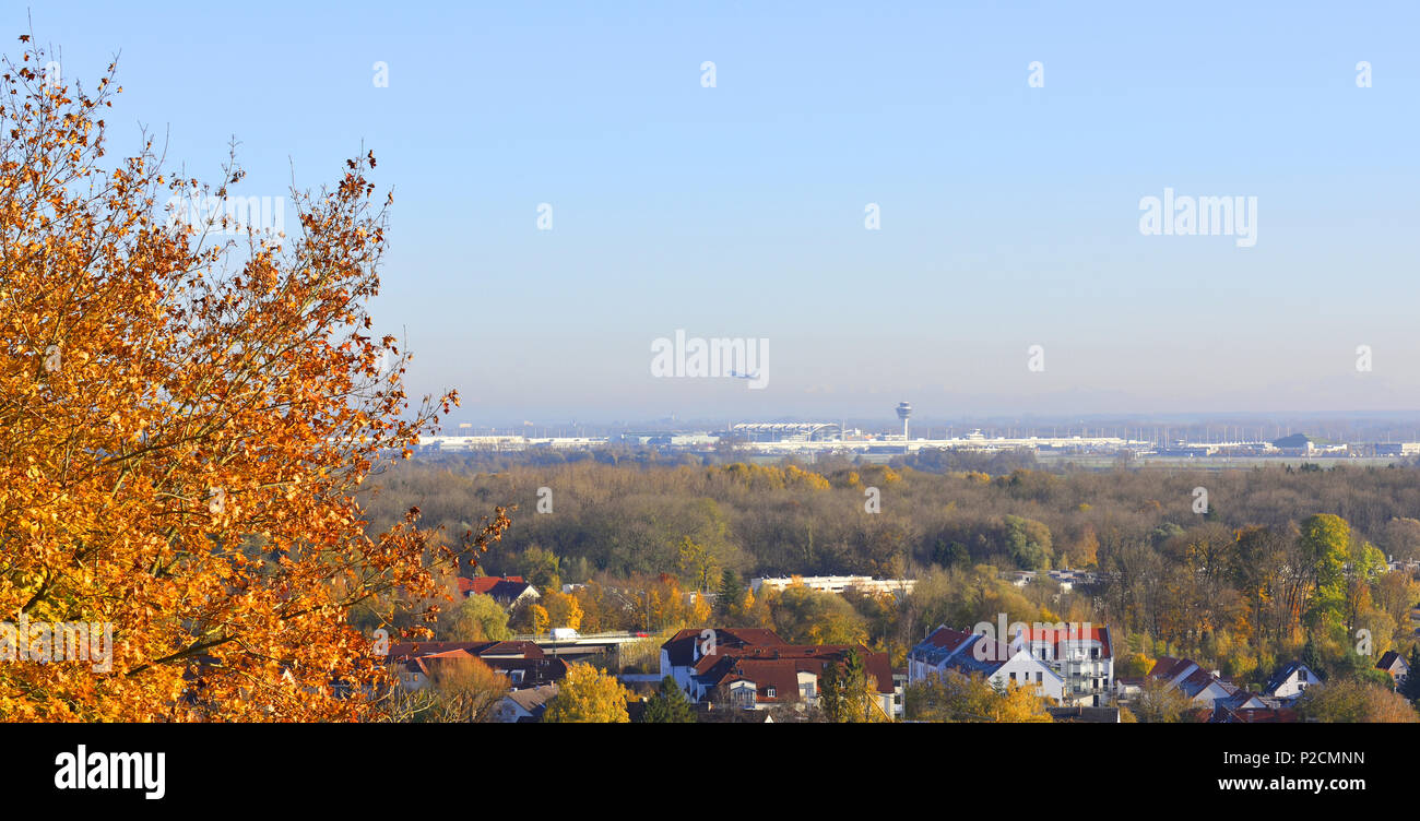 L'aéroport de Munich avec 85399 au premier plan, l'automne, Franz Josef Strauss, MUC, MAC, Terminal 1, Tour, Weihens, Weihenstephan Banque D'Images
