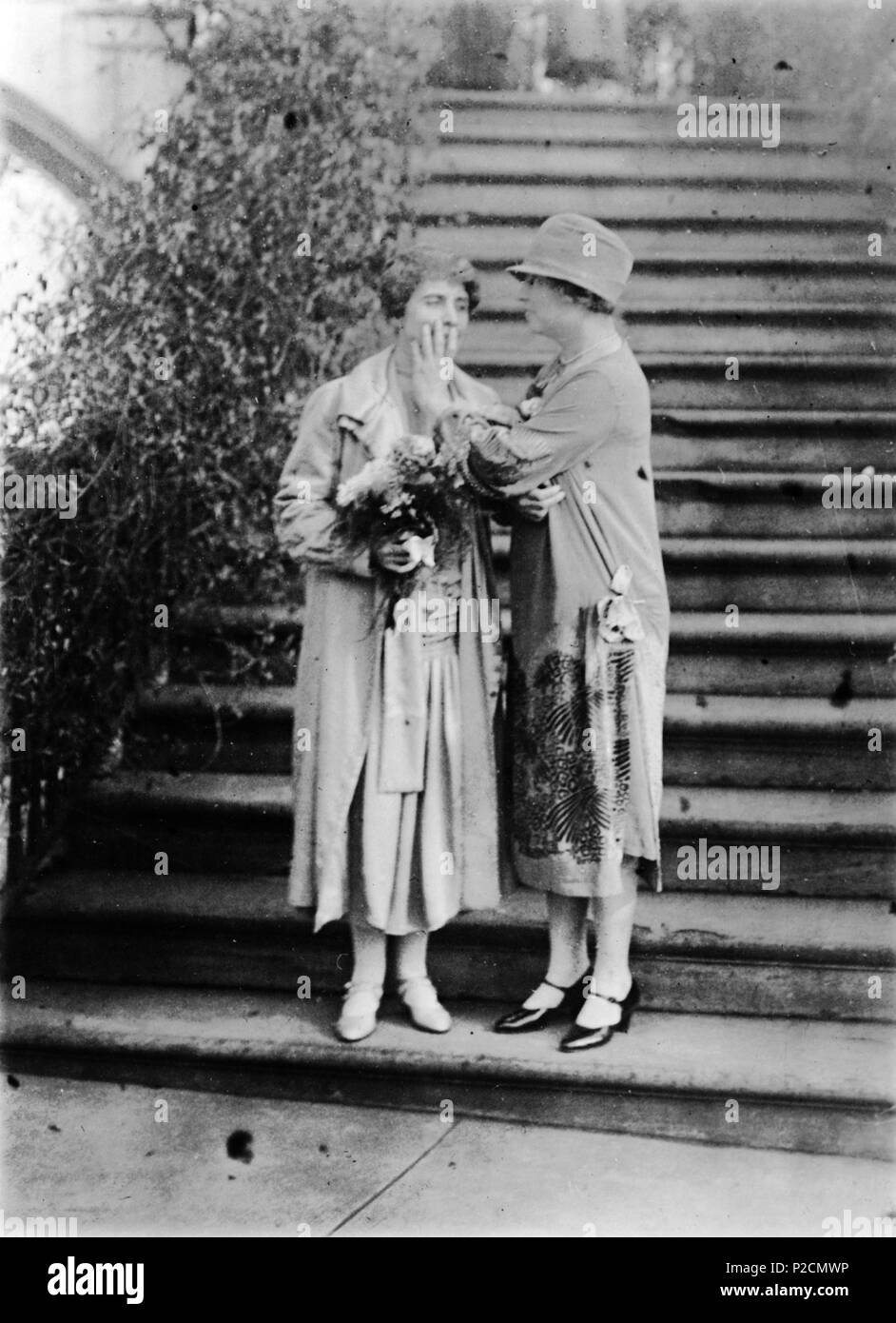 . Helen Keller lecture Mme Calvin Coolidge, les lèvres avec sa main . 11 janvier 1926. National Photo Collection d'entreprise. 24 Helen Keller26 Banque D'Images