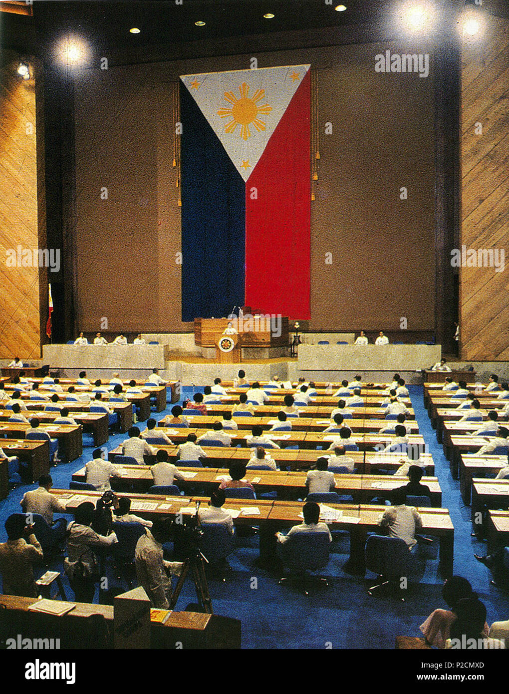 . Anglais : le Président philippin Ferdinand Marcos, E. à la fois comme Président et premier ministre, prononce son 1978 SONA au juste-convoqué Batasang Pambansa provisoire. 17 juillet 2012, 00:06:10. Palais Malacañang 43 livre son président Ferdinand Marcos 1978 SONA Banque D'Images