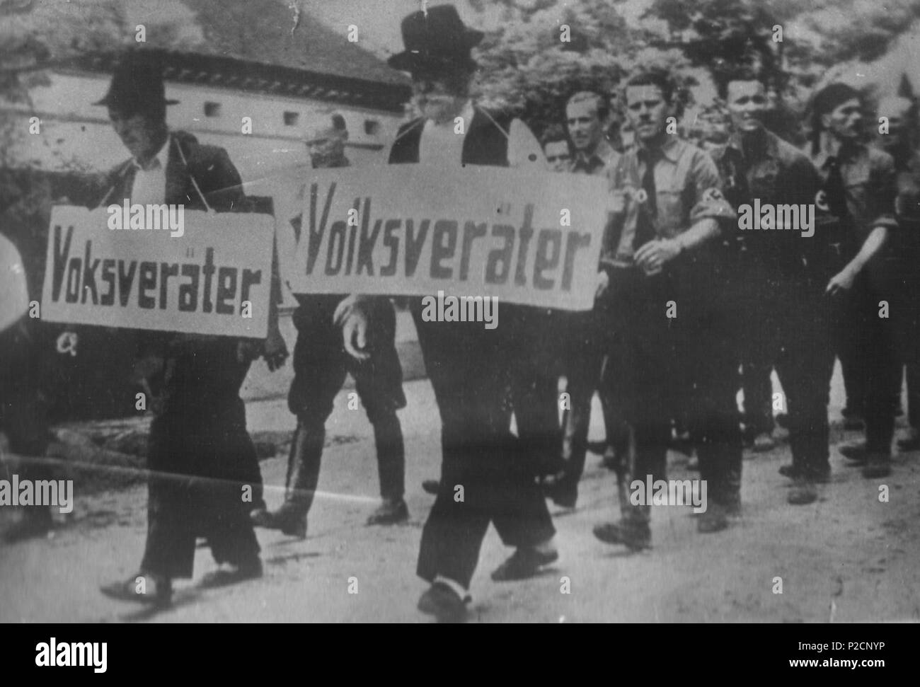 16 Domaće Nemce koji se upisati fašističku hteli nisu u organizaciju fašisti natpisom sa allé narodne izdajice Banque D'Images