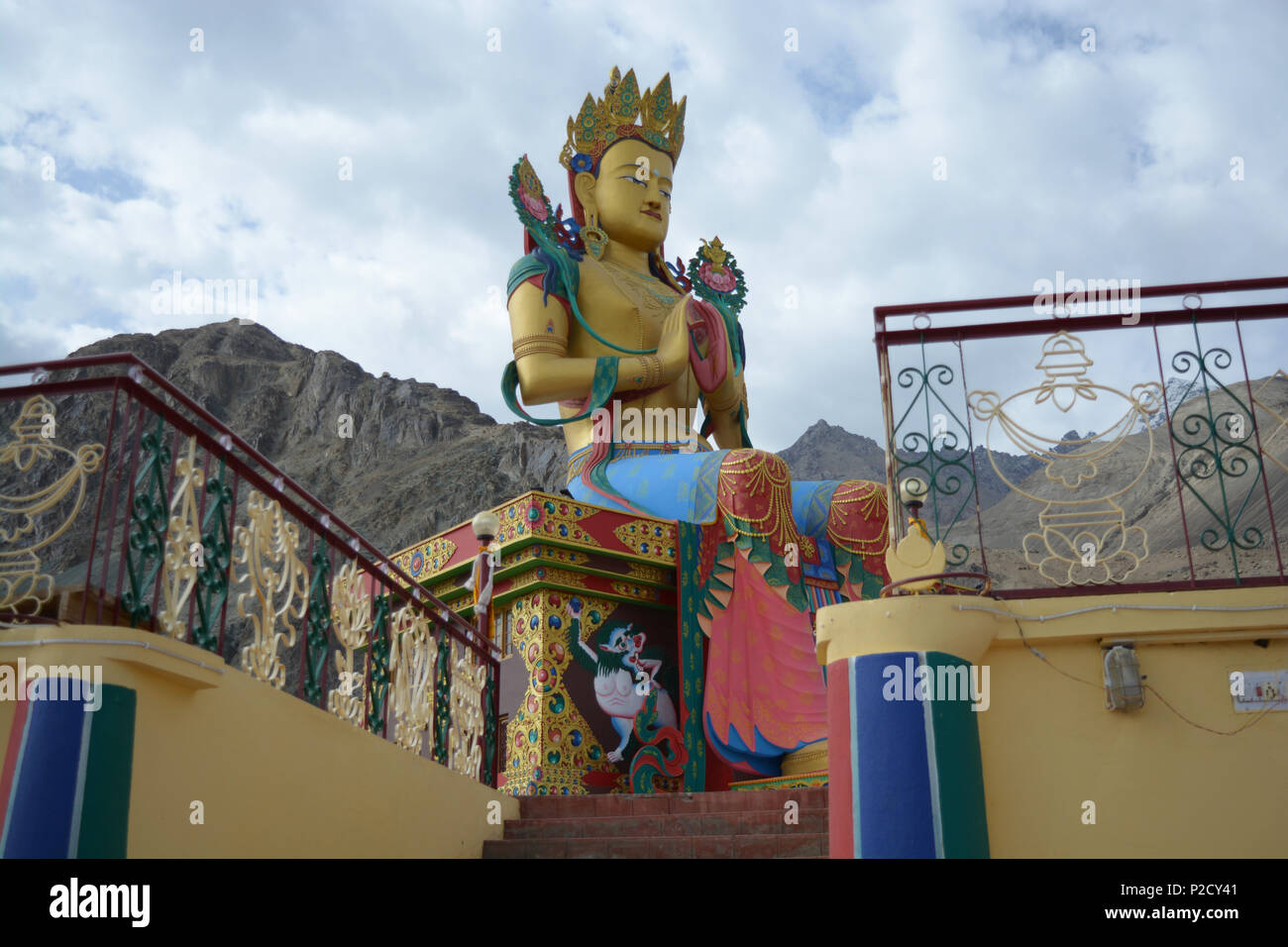 Leh Ladakh au Jammu-et-Cachemire en vue magnifique des montagnes du matin et la structure. Banque D'Images