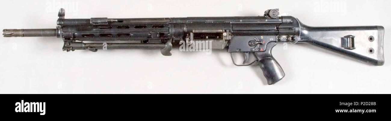 . Svenska : Kulspruta, lätt, HK 21 A1.Helautomatiskt luftkylt, vapen med bandad munitions je ksp/58 bande. Pipan har benstöd bytas snabbt och kan tu. Kolven (konstmassa av plast). Tillv. på försök jusqu'beväpning hemvärnet fastställd av, ej modell, för Svensk räkning i 21 exemple. Kaliber 7,62x51 mm. Mekanisk eldhastighet : . 23 février 2018. Armémuseum (le Musée de l'armée suédoise) 24 HK 21 LMG CÔTÉ GAUCHE Banque D'Images