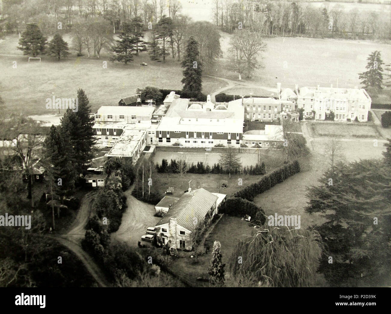 . Anglais : photographié au début des années 1960, montrant quelques-uns des nouveaux bâtiments de l'école. Redrice Au début des années 60.. Pas de société qui créé des photographies aériennes entre les années 1960 4 Une vue aérienne de riz rouge dans les années 1960 Banque D'Images