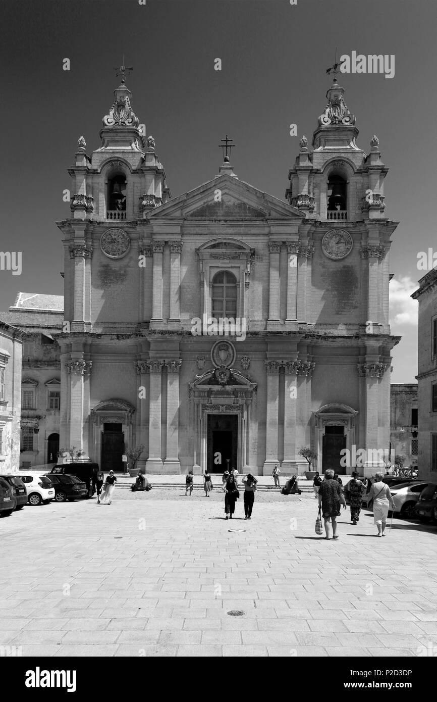 Vue d'été de la Cathédrale St Paul, la ville silencieuse de Mdina, Malte Banque D'Images