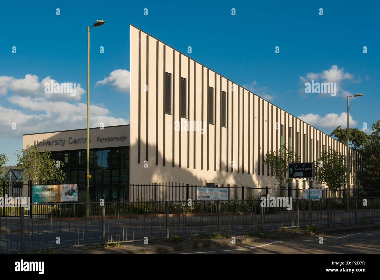 Farnborough College of Technology dans le Hampshire, au Royaume-Uni. Le nouveau centre de l'Université bâtiment inauguré en 2017. Banque D'Images