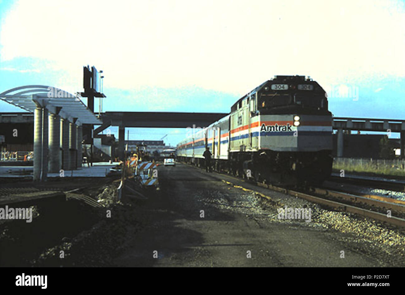 . Anglais : Le Bakersfield-lié à la gare de San Joaquin Emeryville en mai 1994. La station avait ouvert l'année précédente à remplacer le 16e Rue endommagées par le tremblement de terre, mais la construction n'était pas terminée. Mai 1994. Hikki Nagasaki 4 Amtrak Train à sous-construction Emeryville, Mai 1994 Banque D'Images