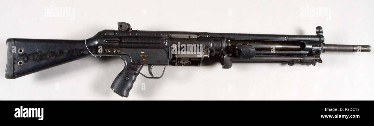 . Svenska : Kulspruta, lätt, HK 21 A1.Helautomatiskt luftkylt, vapen med bandad munitions je ksp/58 bande. Pipan har benstöd bytas snabbt och kan tu. Kolven (konstmassa av plast). Tillv. på försök jusqu'beväpning hemvärnet fastställd av, ej modell, för Svensk räkning i 21 exemple. Kaliber 7,62x51 mm. Mekanisk eldhastighet : . 26 mars 2012. Armémuseum (le Musée de l'armée suédoise) 24 HK 21 LMG CÔTÉ DROIT Banque D'Images