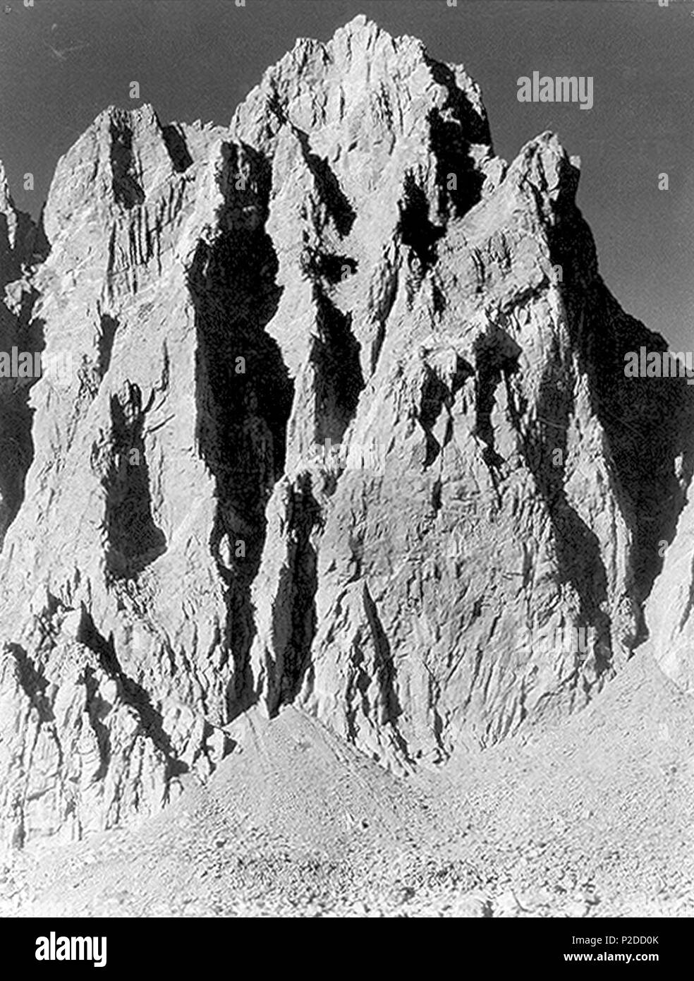. Mont Winchell - dans le Parc National Kings Canyon, photographié par Ansel Adams, la Sierra Nevada, en Californie. vers 1930. Ansel Adams (1902-1984) Noms alternatifs Ansel Easton Adams Description photographe américain, pianiste, écrivain, alpiniste et enseignant à l'université Date de naissance/Décès 20 Février 1902 22 avril 1984 Lieu de naissance/décès San Francisco, Carmel-by-the-Sea lieu de travail Ouest Américain contrôle d'autorité : Q60809 : VIAF ?61625857 ISNI : ?0000 0001 2135 7568 ULAN : ?500026108 RCAC : ?n79056359 NLA : ?35000977 29 Canyon-Mt WorldCat Rois Winchell AAH09 Banque D'Images