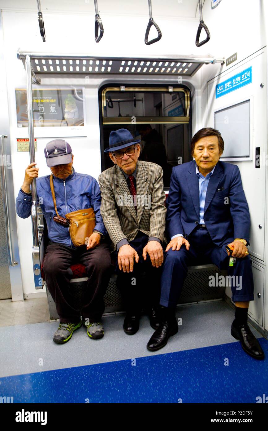 La Corée du Sud, Séoul, l'atmosphère dans le métro Banque D'Images