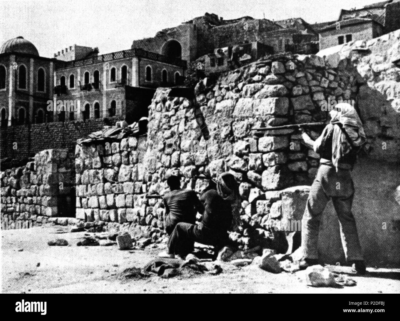 . La Légion arabe attaque le quartier juif de Jérusalem, mai 1948. Mai 1948. John Phillips pour Life Magazine 42 Porat Yosef attack Banque D'Images