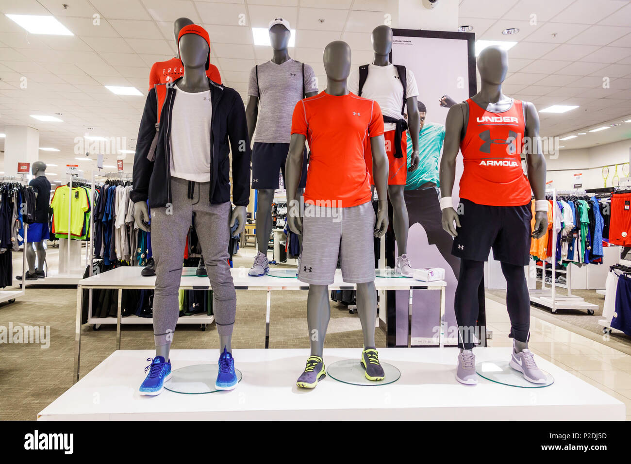 Jensen Beach Florida, Macy's Department Store, intérieur shopping d'intérieur vendant au détail, vêtements de sport pour hommes sous Armour mannequin vente d'exposition Banque D'Images