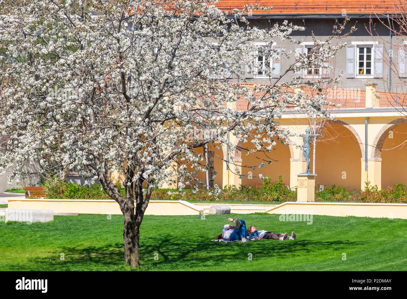 France, Hautes-Alpes, Gap, capitale départementale, parc du centre diocésain Pape François Banque D'Images