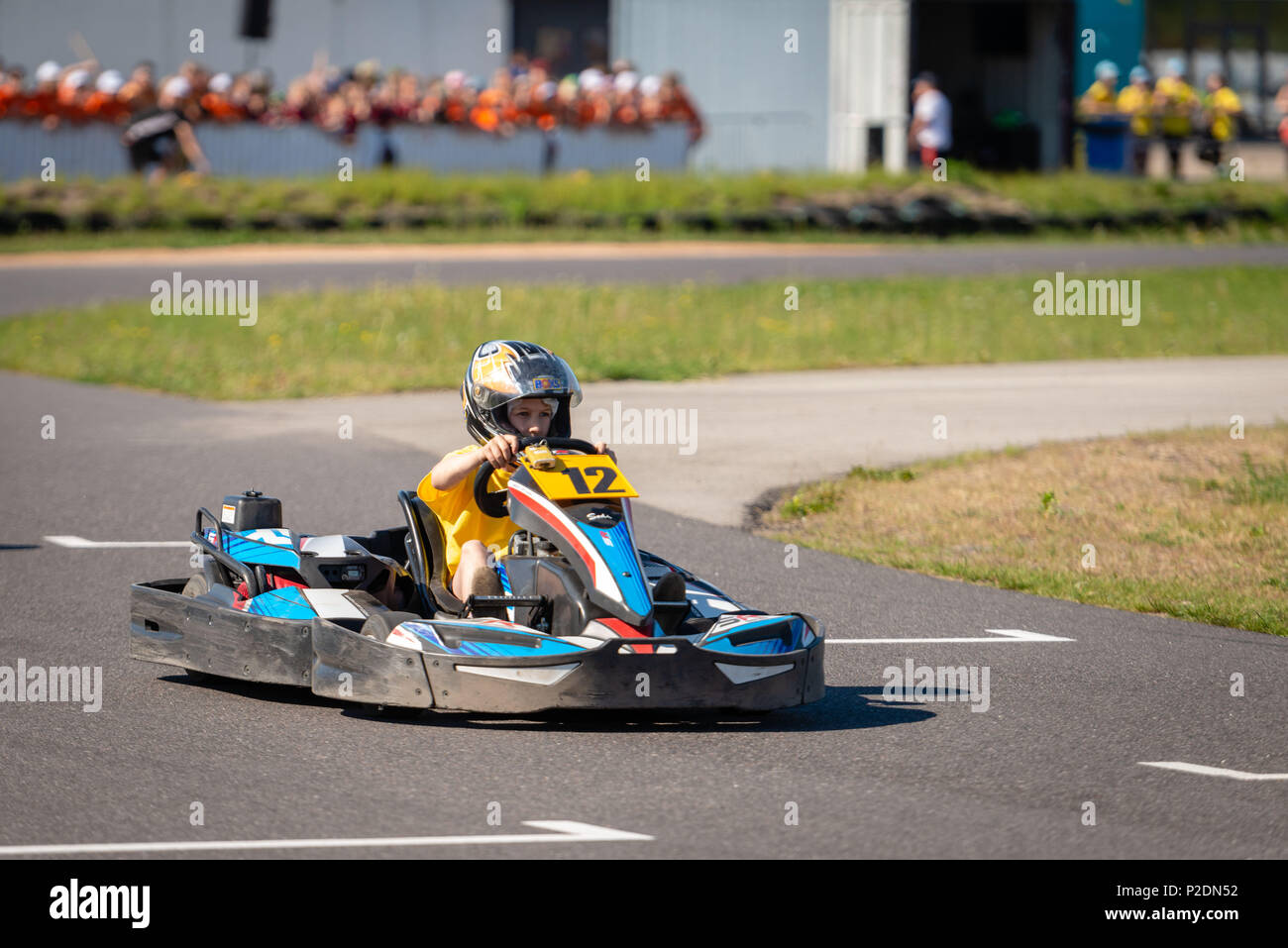 ROPAZI, LETTONIE - Mai 24, 2018 : Sport étudiant ZZ Jeux CHAMPIONSHIP. Les élèves de différentes classes montrer leurs compétences dans la conduite d'un karting sur le rac Banque D'Images
