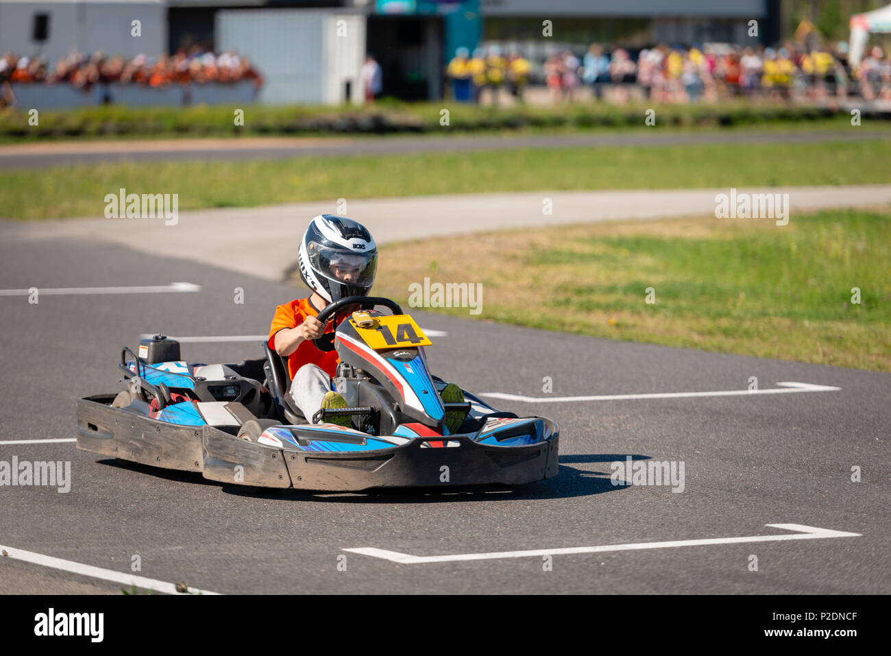 ROPAZI, LETTONIE - Mai 24, 2018 : Sport étudiant ZZ Jeux CHAMPIONSHIP. Les élèves de différentes classes montrer leurs compétences dans la conduite d'un karting sur le rac Banque D'Images