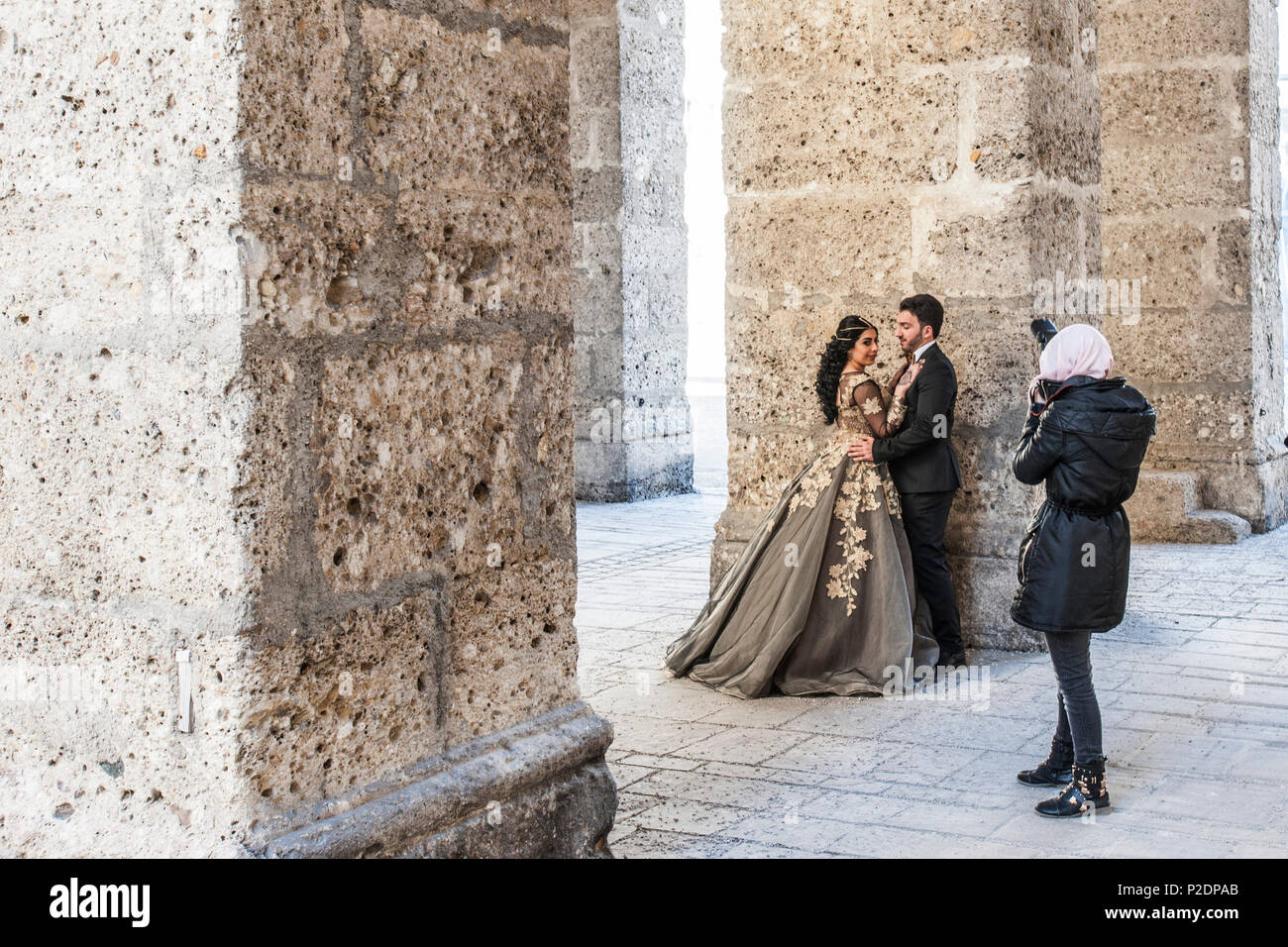Photographe de mariage à la cathédrale de Salzbourg, Salzbourg, Autriche, Europe Banque D'Images