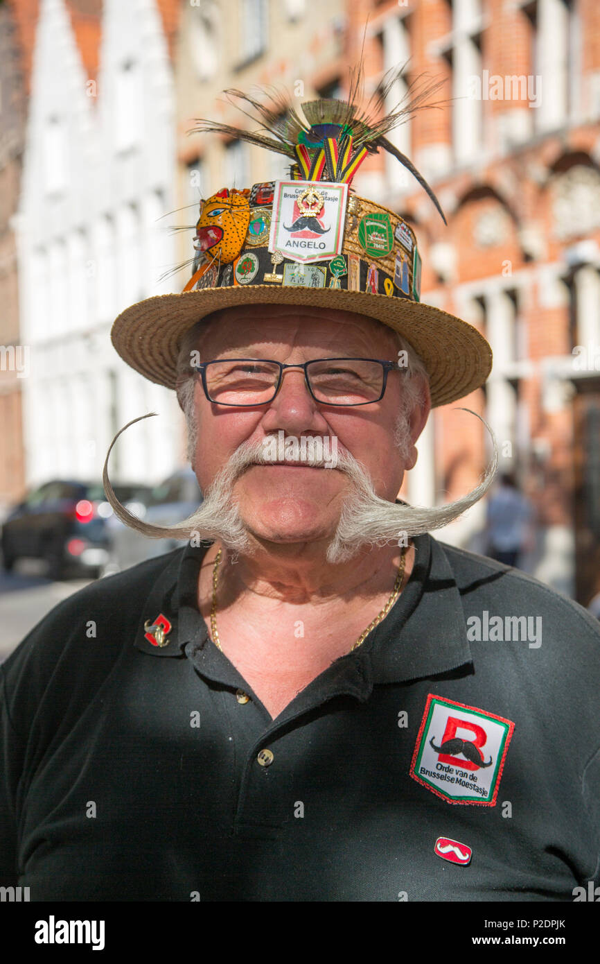 Portrait de Georges Steenwerckx, président de l'Orde van de Brusselse Moestasja groupe de porteurs de moustache de Bruxelles, Bruges Banque D'Images
