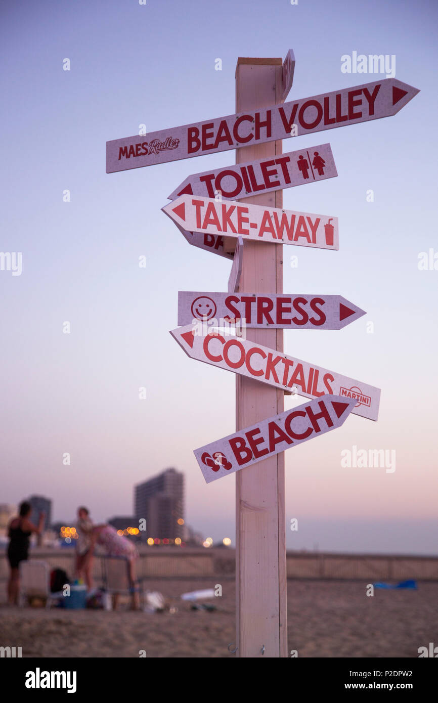 Cheeky panneau près de la plage bar, Ostende, Flandre, région flamande, Belgique Banque D'Images