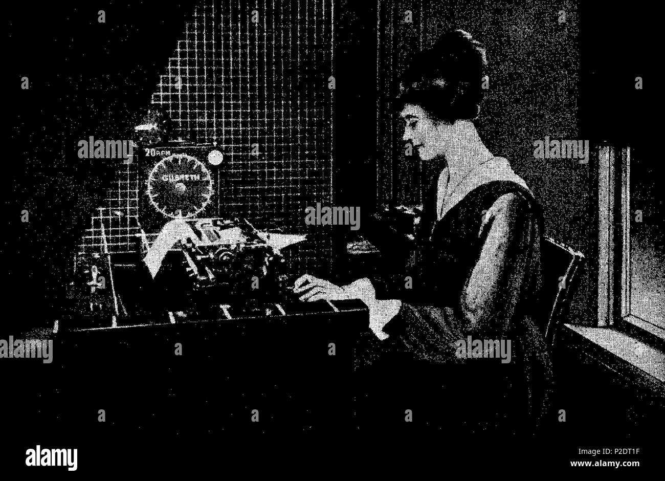 60 Studie av en maskinskriverskas skicklig rörelser Banque D'Images