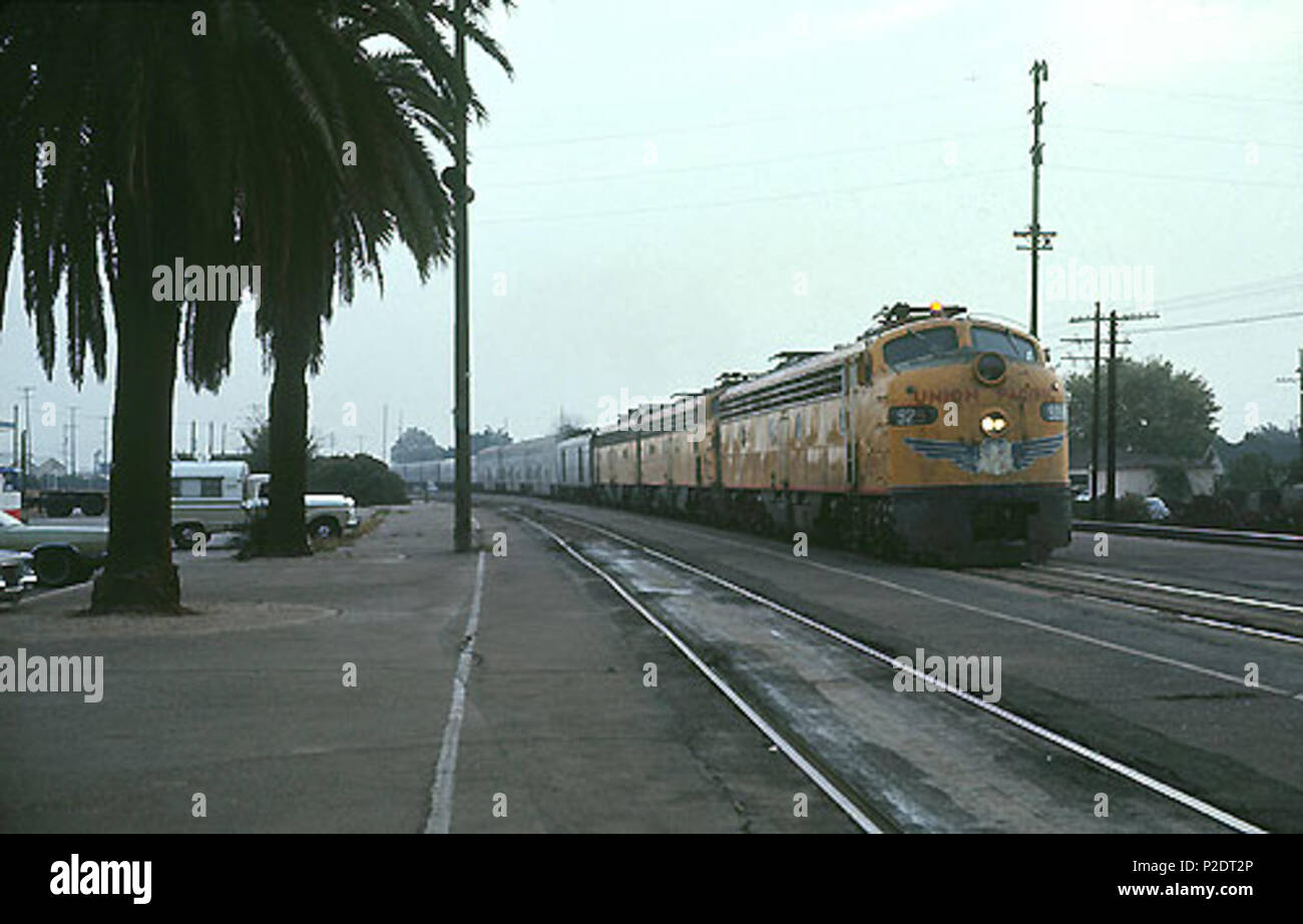 . Anglais : Ex-locomotives jusqu'au coucher du soleil de plomb à la station Alhambra limitée au début des années 1970 . circa 1971-1973. Hikki Nagasaki 60 Alhambra Sunset Limited (1), 1970 Banque D'Images