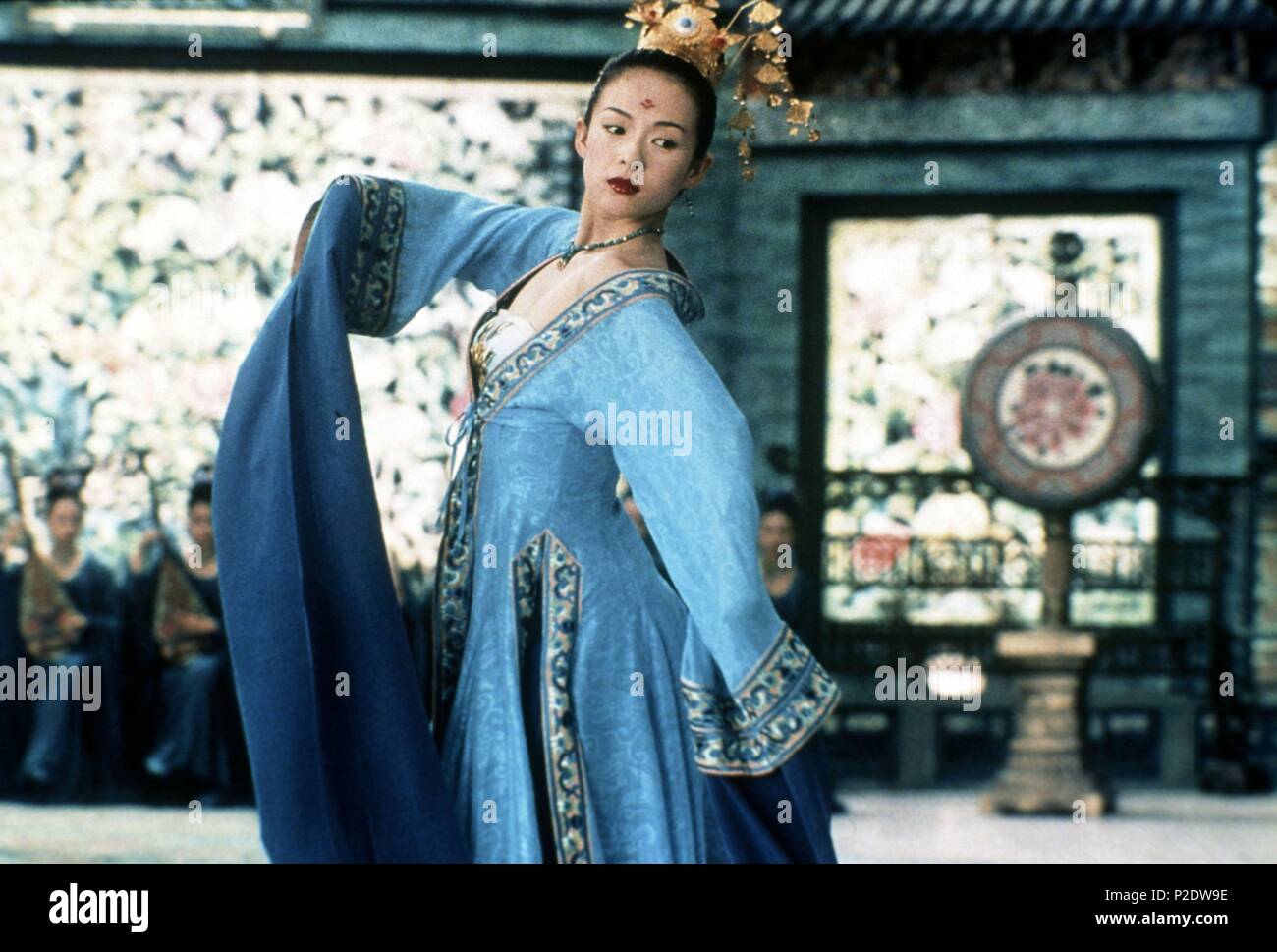 Titre original : Shi mian mai fu. Titre en anglais : HOUSE OF FLYING DAGGERS. ZHANG YIMOU : Directeur du film. Année : 2004. Stars : Ziyi Zhang. Credit : NOUVELLES PHOTOS DE BEIJING FILM CO/CHINA FILM CO-PRODUCTION CORPOR / XIAOYAN, BAI / Album Banque D'Images