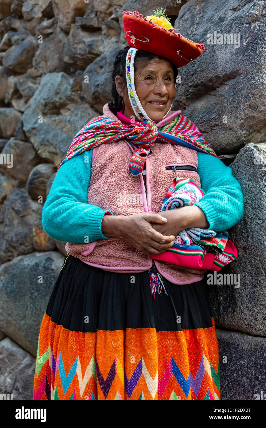 Femme Quechua, Ollantaytambo, Cusco, Pérou Banque D'Images