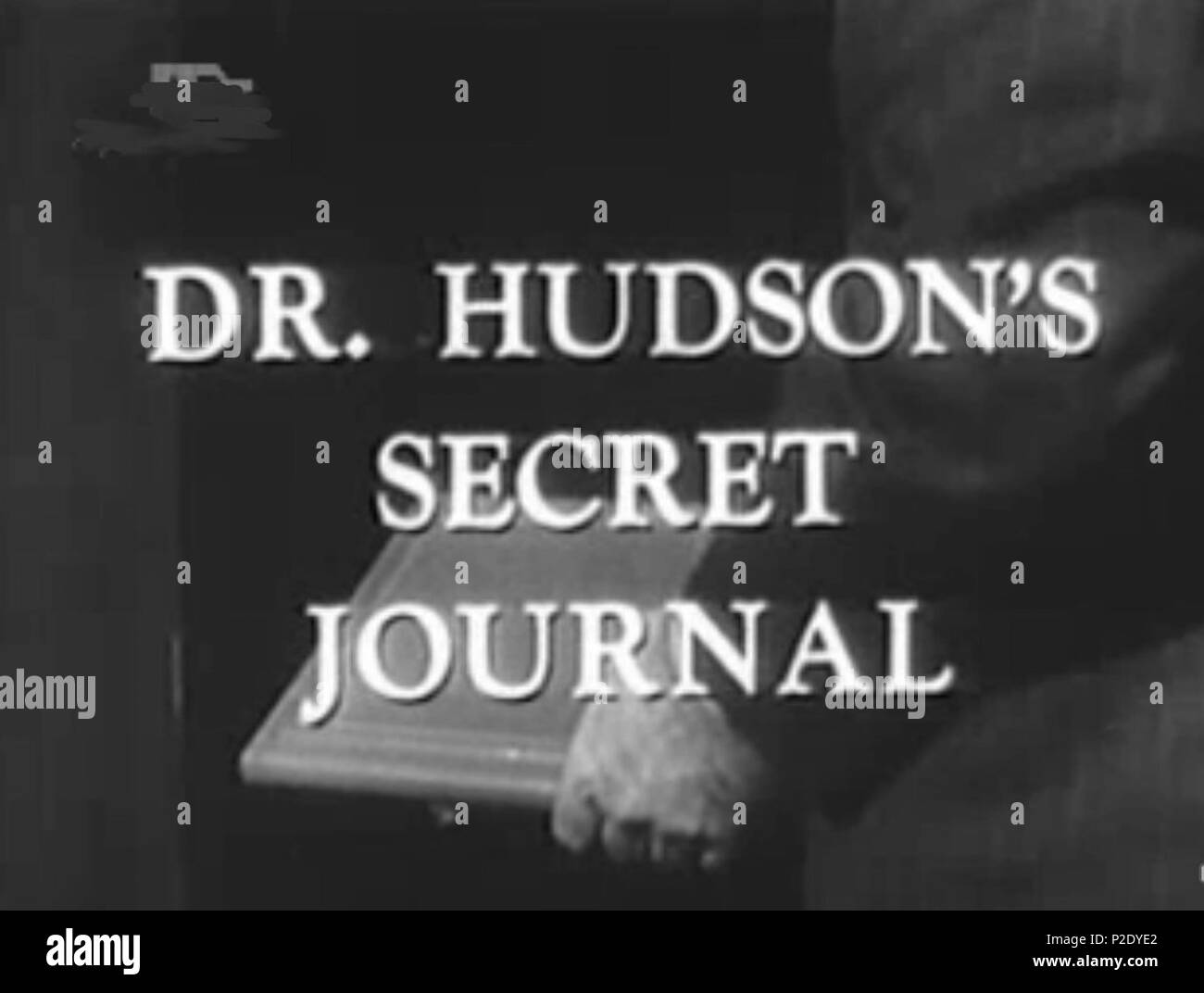 . Anglais : malheureux 1950 Television programme appelé 'Dr. Journal Secret d'Hudson', épisode appelé 'Dr. Chirurgie moyens'. Le spectacle a duré 78 épisodes. C'était une lumière drama basé sur le livre du même nom. Avec John Howard, réalisé par Peter Godfrey. Capture d'écran montrant la séquence de titre, comme le Dr supprime les fichiers de son coffre-fort. 00:38 . 1955. Inconnu 16 Le Dr Hudson's journal secret Banque D'Images