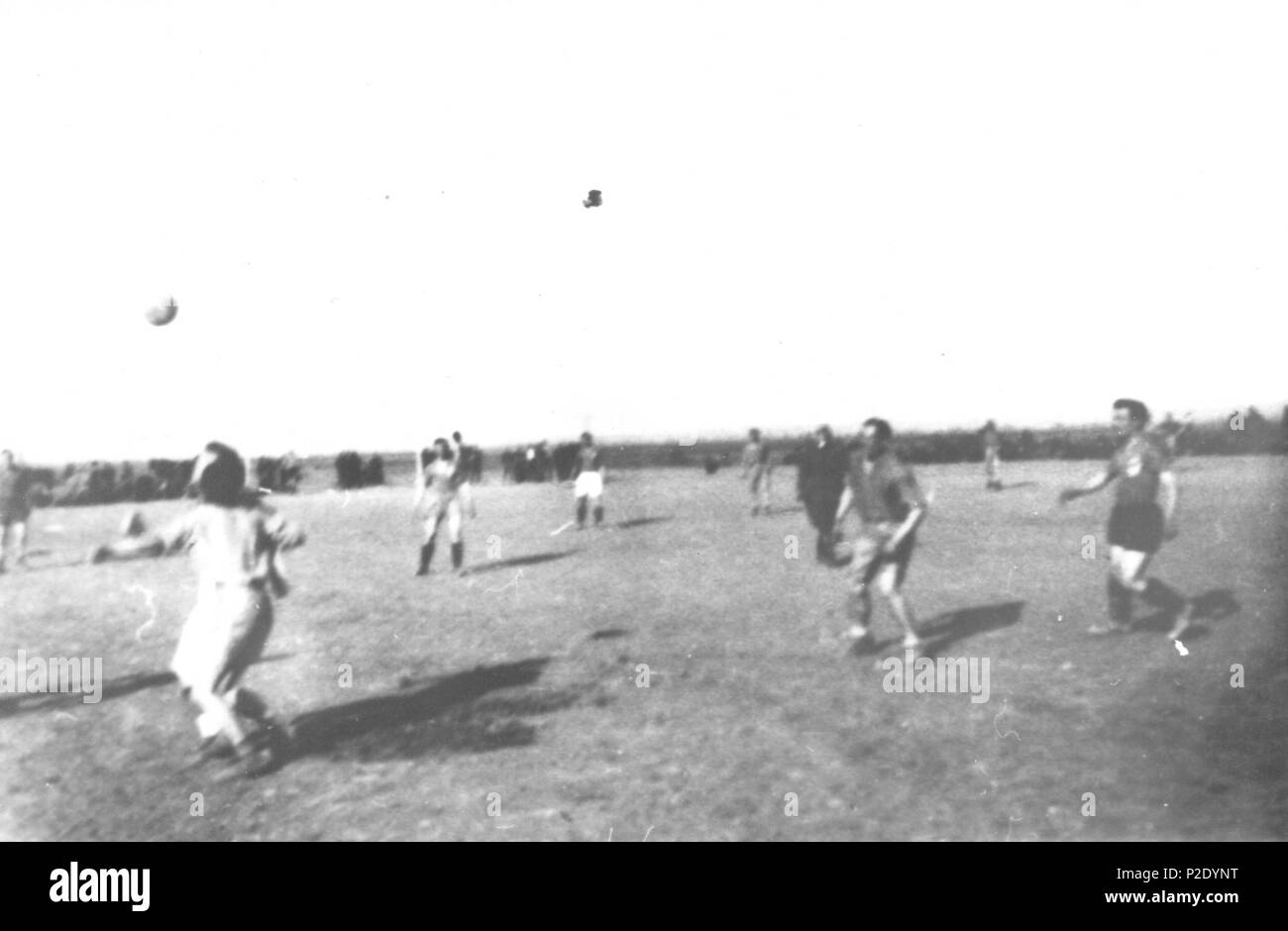 . Srpskohrvatski / ? ? ? ? ? ? ? ? ? ? ? ? ? ? : Je jugoslovenske Borci armije igraju fudbal Sremskom frontu na. 1945. Fudbal Sremskom inconnu 21 na frontu Banque D'Images