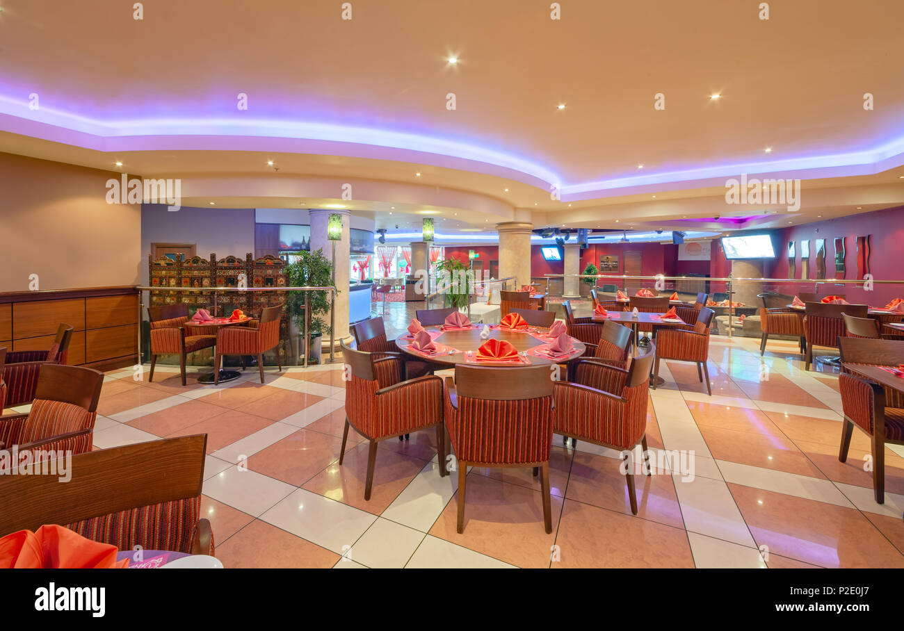 Moscou - Septembre 2014 : intérieur en style moderne du bar-restaurant 'Plaza' Fusion des Affaires indiennes et de la cuisine européenne Banque D'Images